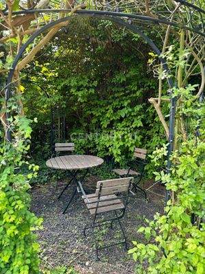 "Outdoor-Büro" am Pool