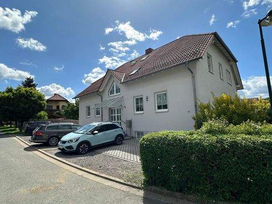 Grundstück mit vielfältigen
Nutzungsmöglichkeiten und
Außenstellplätzen