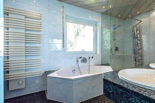 3 Bad (gross) Ansicht (1).jpg