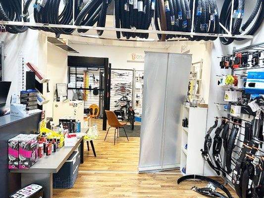 kleinerer Teil im laden weiter drin rechts.jpg