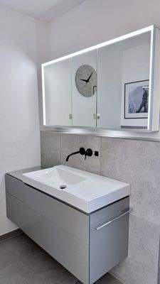 Bad mit Natursteinfliesen