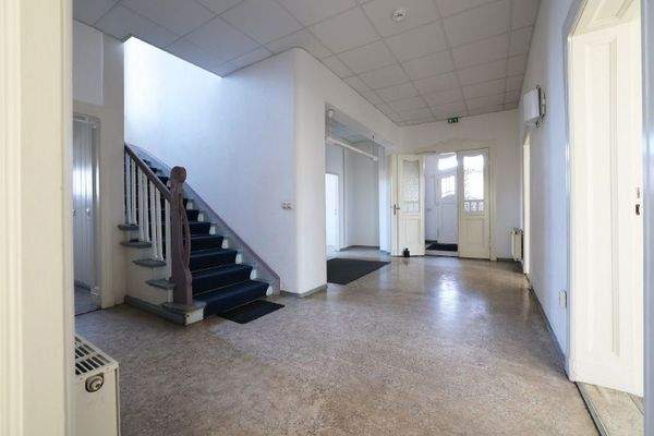 Eingangsbereich und Treppenaufgang