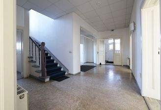 Eingangsbereich und Treppenaufgang