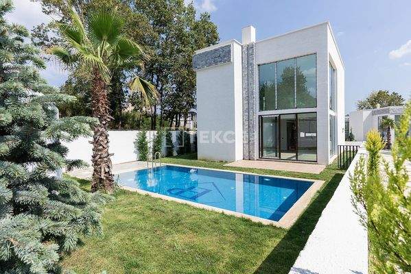 Elegant Villas with Pool and Garden in İstanbul, Şile