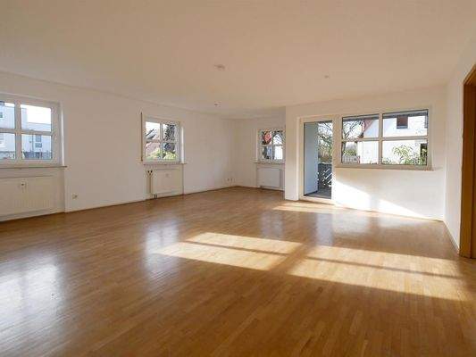 Weitläufiges Wohnzimmer