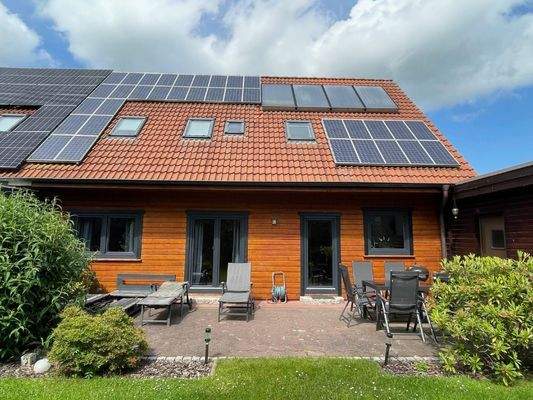 Rückansicht mit Terrasse