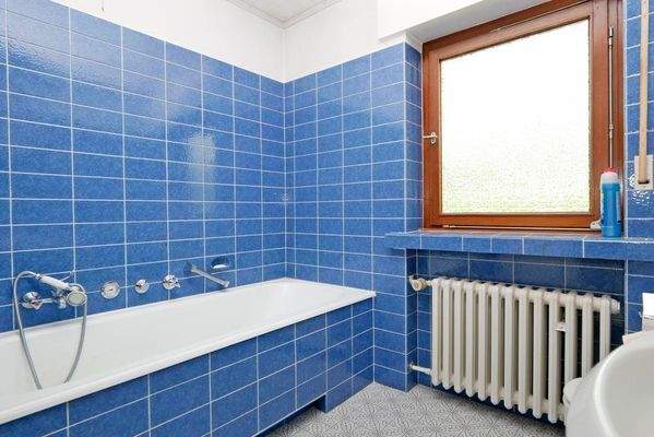 Wannenbad mit Fenster