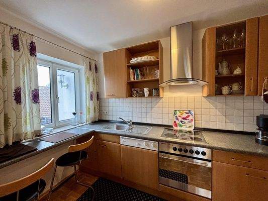 Einbauküche mit Essplatz