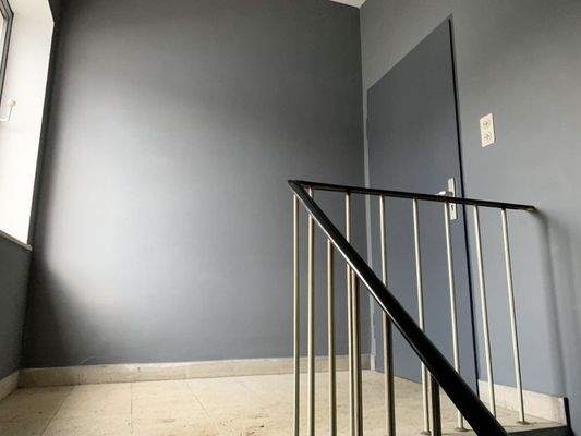 Zugang zur Halle im 1. OG