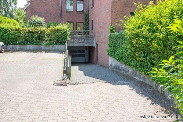 Einfahrt Tierfgarage