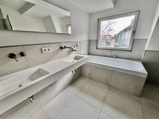 Badezimmer mit Badewanne