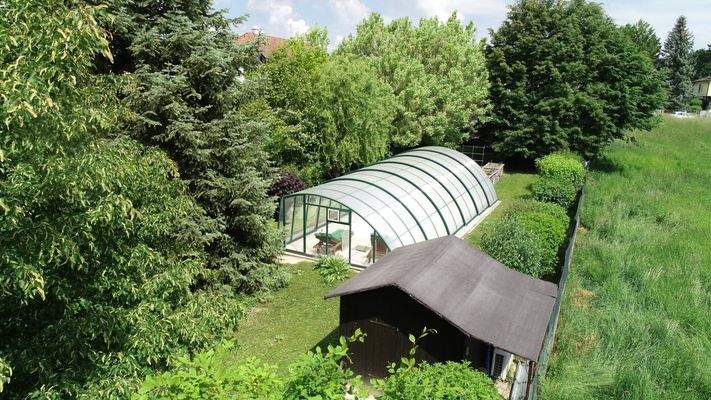 Pool von schräg oben.jpg
