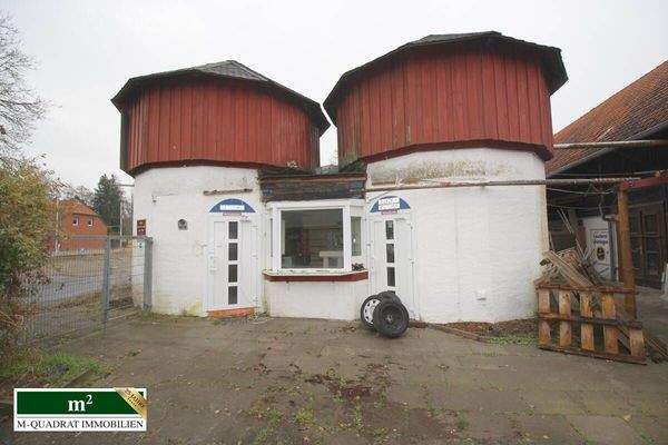 Eingangsbereich mit Imbiss und Verkaufsbereich