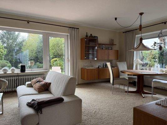 gemütlicher Wohn-/ Essbereich mit fast 28 m²