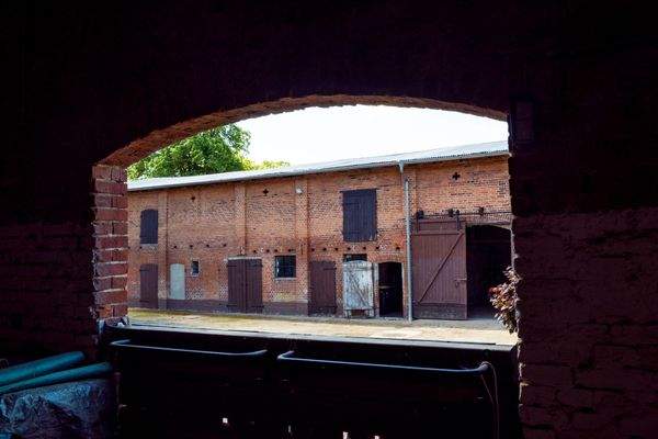 Wirtschaftsgebäude vom Pferdestall aus 