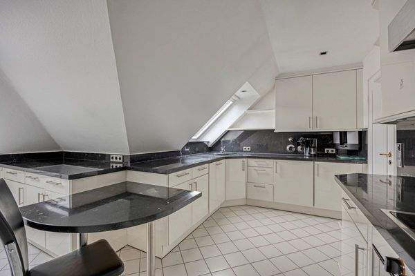 Küche mit Einbauküche