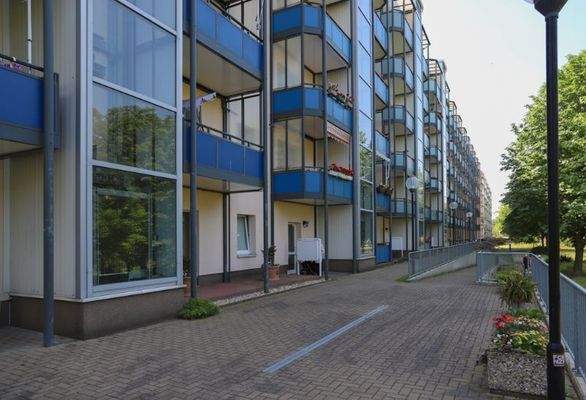 Ansicht Balkonseite und Aufzug