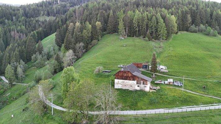 Agstner-Hof-Oberparzenberg-Luxus-Immobilie-Chalet-Olang-Bauernhof-Sanierungsbedürftig-Bauernhaus-Kronplatz-Skigebiet-südtirol-urlaub-Aussicht-Alleine-mitten in der Natur-Autonom-Quelle