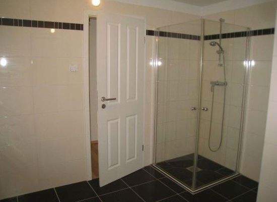 Bad mit bodengleicher Dusche