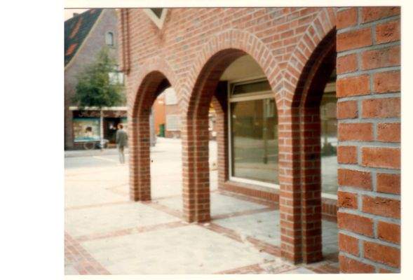 überdachter Arkaden-eingangsbereich