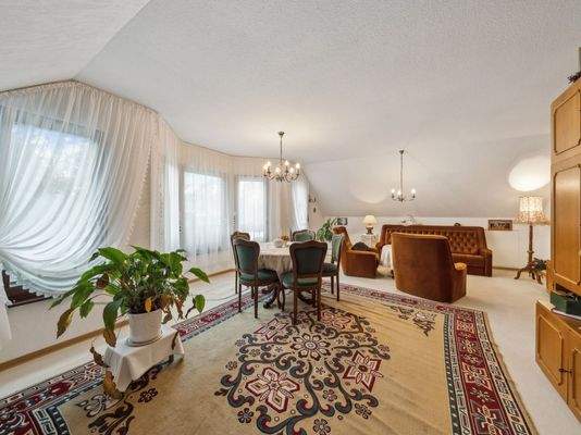 großes Wohnzimmer Dachgeschoss