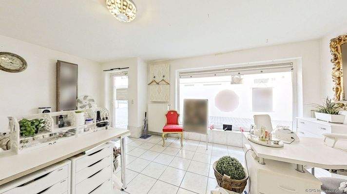 Lichtdurchfluteter Gewerberaum 