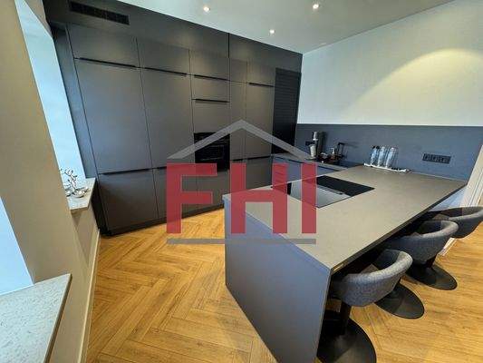 moderne offene Einbauküche