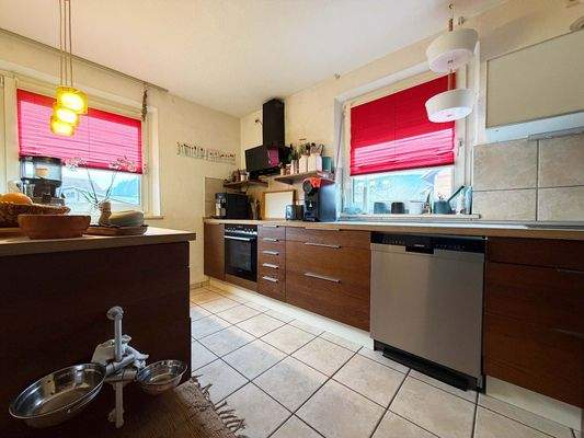 EG Küche: Großzügige Arbeitsfläche für den Alltag