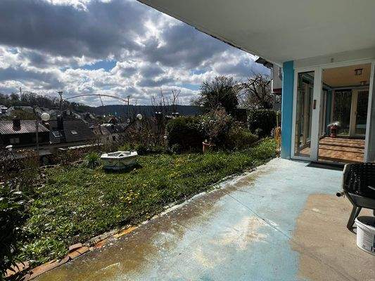 Terrasse und Garten im UG