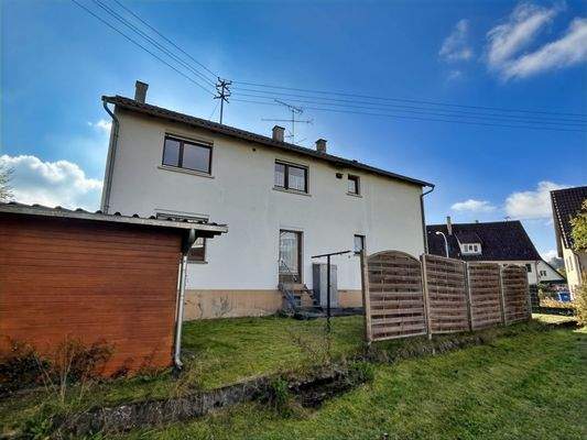 Außenansicht mit Gartenteil