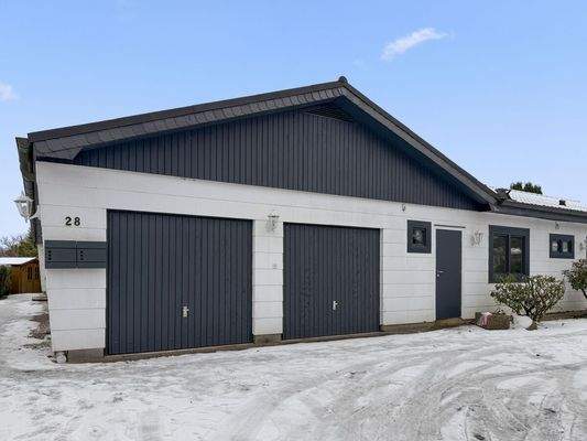 Zugehöriger Garagenstellplatz mit direktem Zugang zum Haus