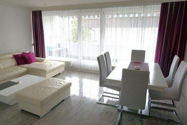 Wohn- und Esszimmer mit Loggiazugang