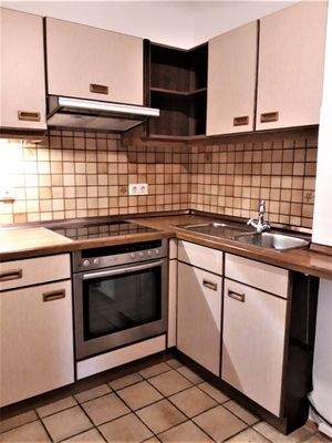 EBK sehr gepflegt mit neuen E-Geräten.jpg