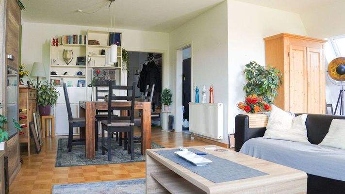 Blick ins Esszimmer (Wohnung DG)