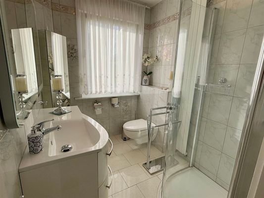 Badezimmer EG