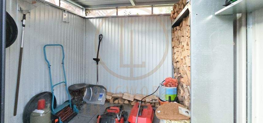 21-Geraeteschuppen-mit-Strom