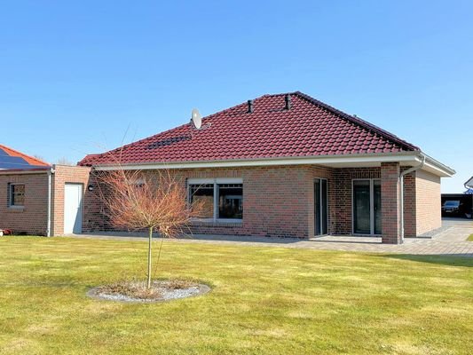 Gartenansicht mit pflegeleichtem Garten
