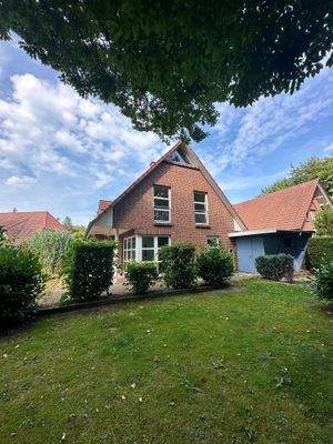 Außenansicht mit Garten