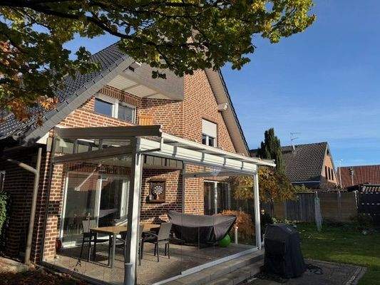 mit dem geräumigen Wintergarten