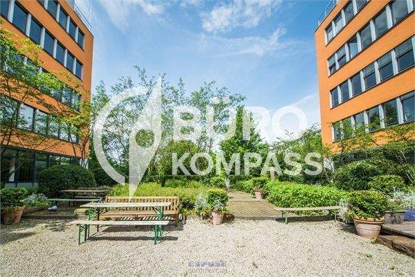 Bürogebäude mit Innenhof 2