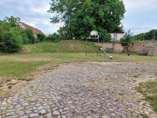 Grundstück, vorderer Teil (3)