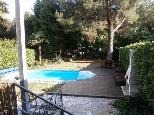 Außendusche, Grill alles da