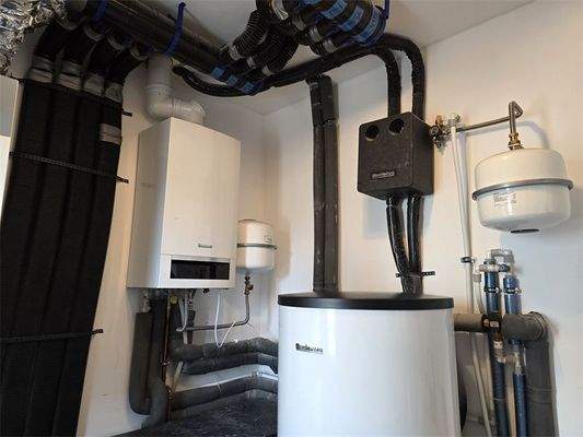 Technikraum mit Heizungsanlage