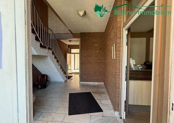 Eingangsbereich und Treppenhaus