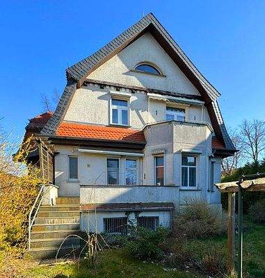 ...zur Seeseite mit Terrasse und Balkon