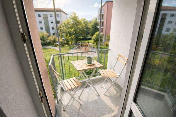 ruhiger Balkon in den Garten