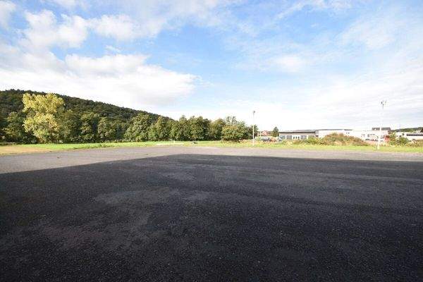 dazugehörige Freifläche