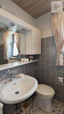 Westlicher Gebäudeteil OG - Badezimmer (1)