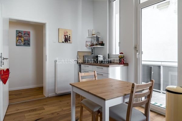 Küche und Balkon