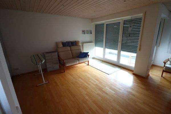 Zimmer OG mit Balkon1.JPG